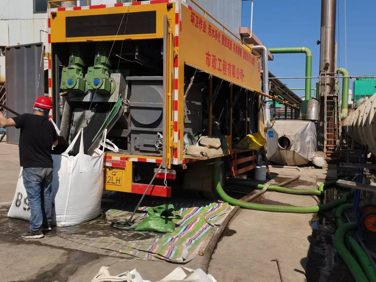 兴海淤泥压干处理